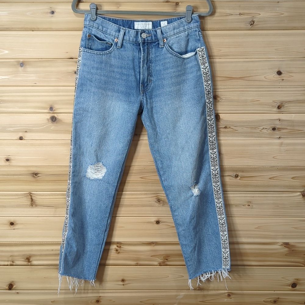 Lucky Brand Jeans womens 2 Blue Relaxed Tapered Light Wash Embroidered Trim